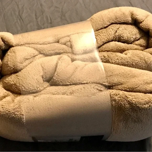 NWT! Super Soft Oversized 90”x90” Plush Blanket FULL / QUEEN Brownstone - Picture 2 of 10